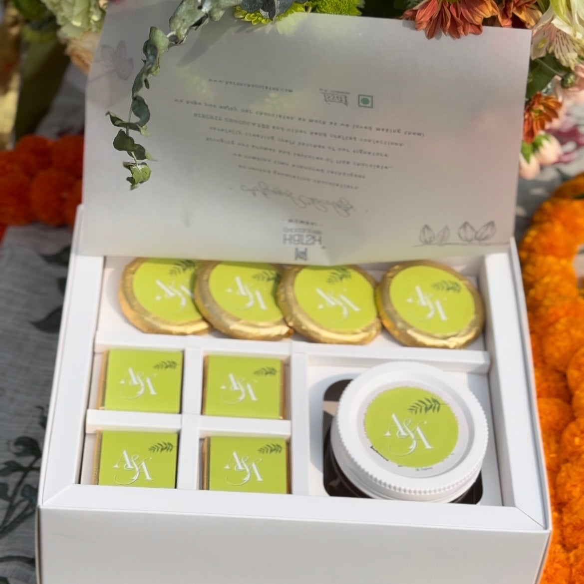 Gold & White Theme Hamper - The Wedding Hamper-2