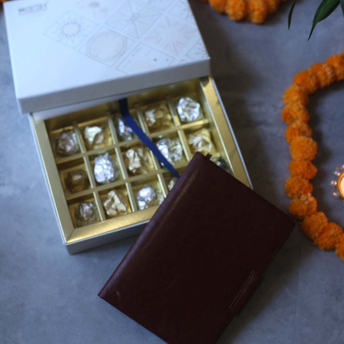 Sapphire Series-Medium Hamper-1